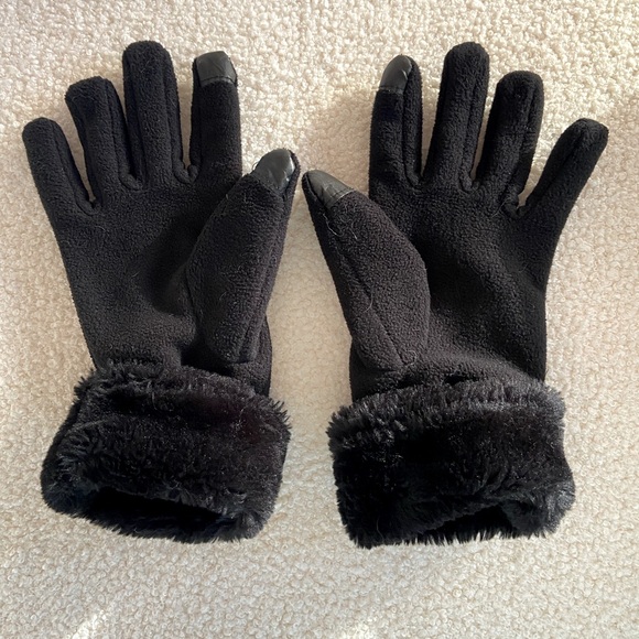 Black Warm Gloves with Touch Screen Tips - Picture 1 of 4